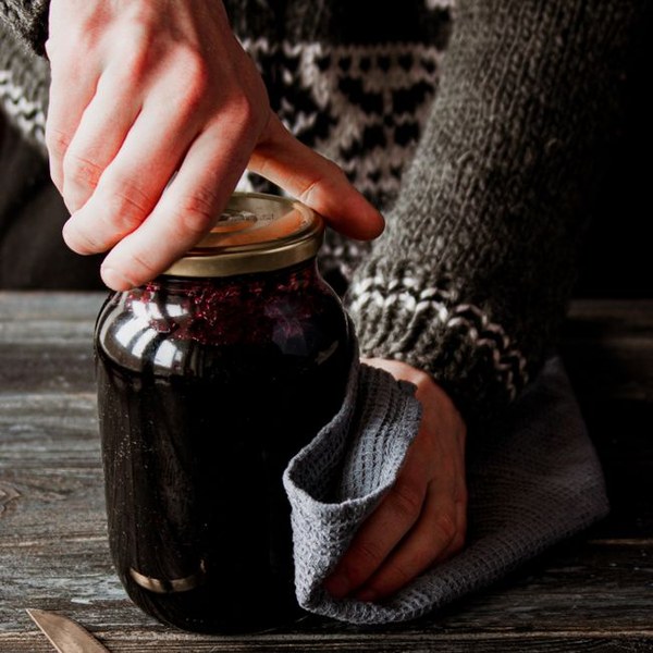 Compact jar opener