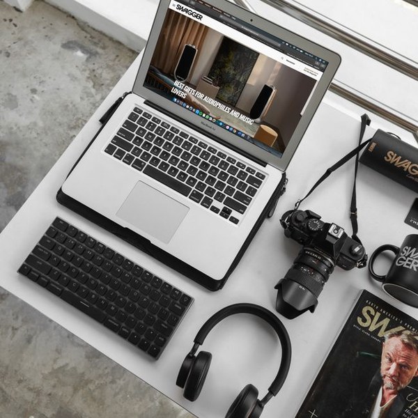 Headset stand