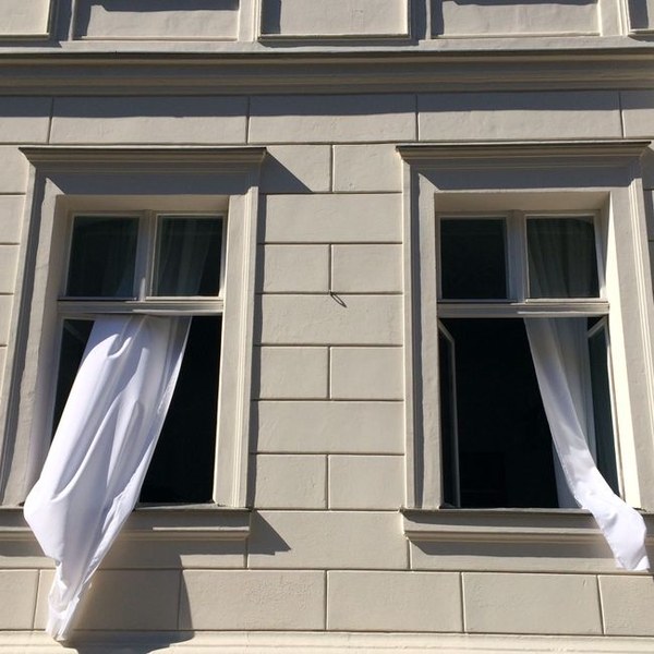 Portable blackout curtain travel