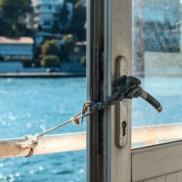 Portable door lock travel